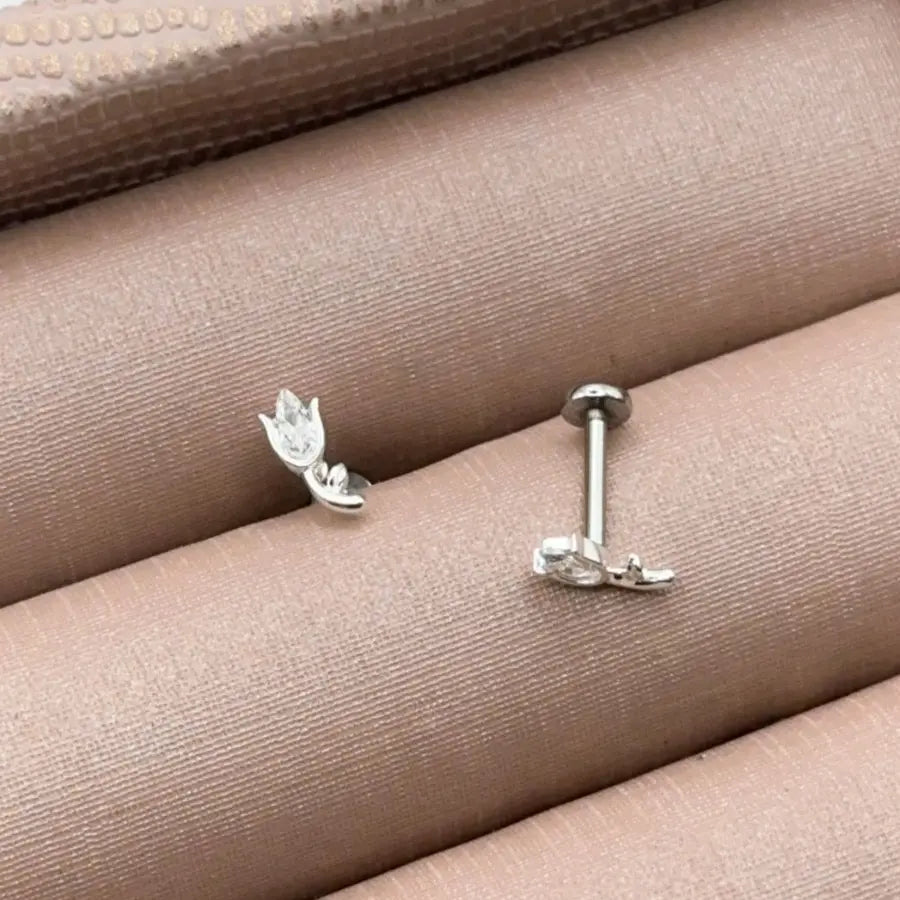 PIERCING TRAGUS FLOR PRATA 925
