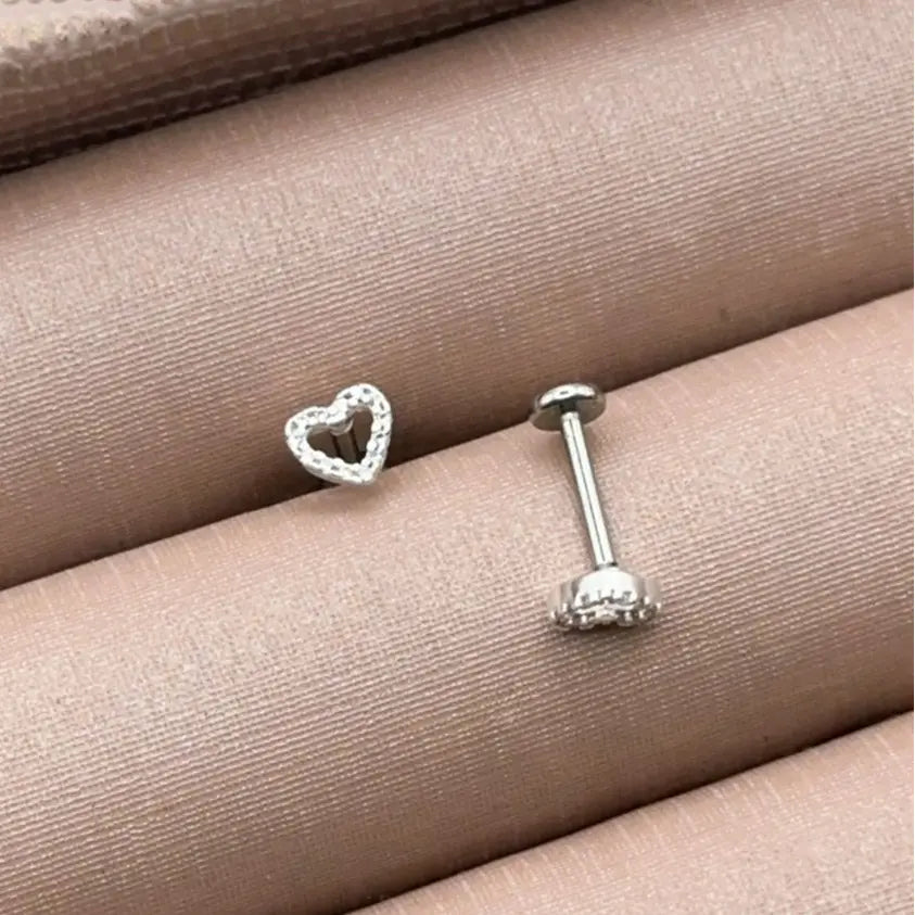 PIERCING CORAÇÃO VAZADO PRATA 925