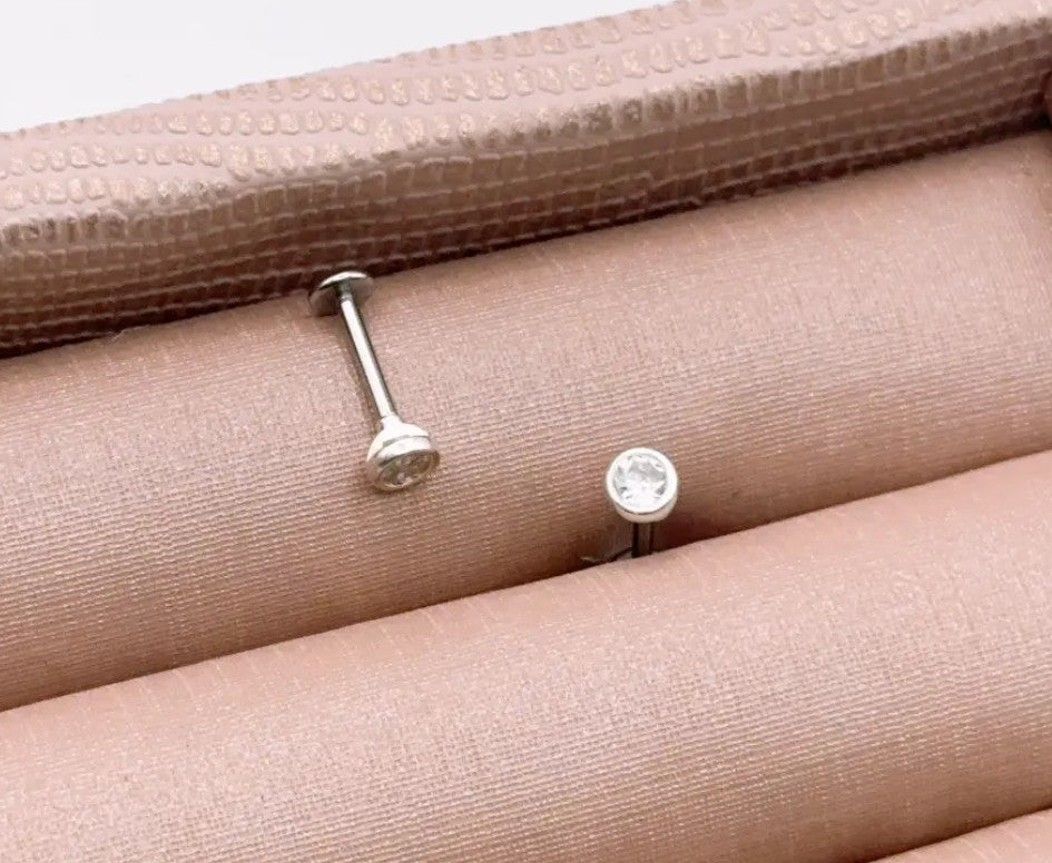 PIERCING TRAGUS PONTO DE LUZ PRATA 925
