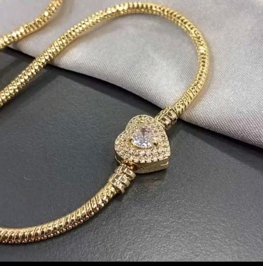 Pulseira Berloque Inspiração Pandora Banhado a Ouro Coração Pedraria