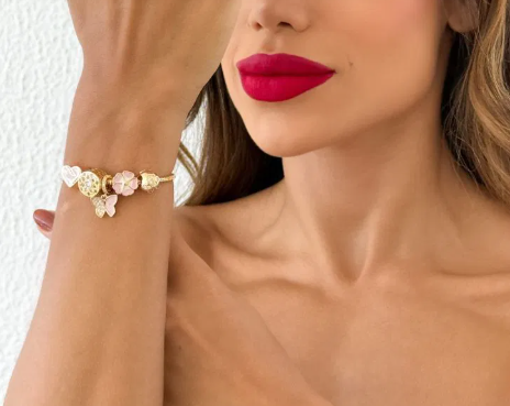 Pulseira de Berloques Borboleta Cravejado Banhado Ouro