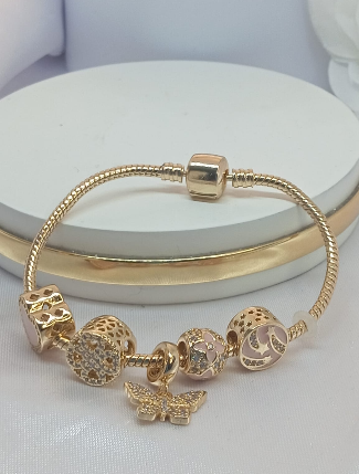 Pulseira de Berloques Borboleta Cravejado Banhado Ouro