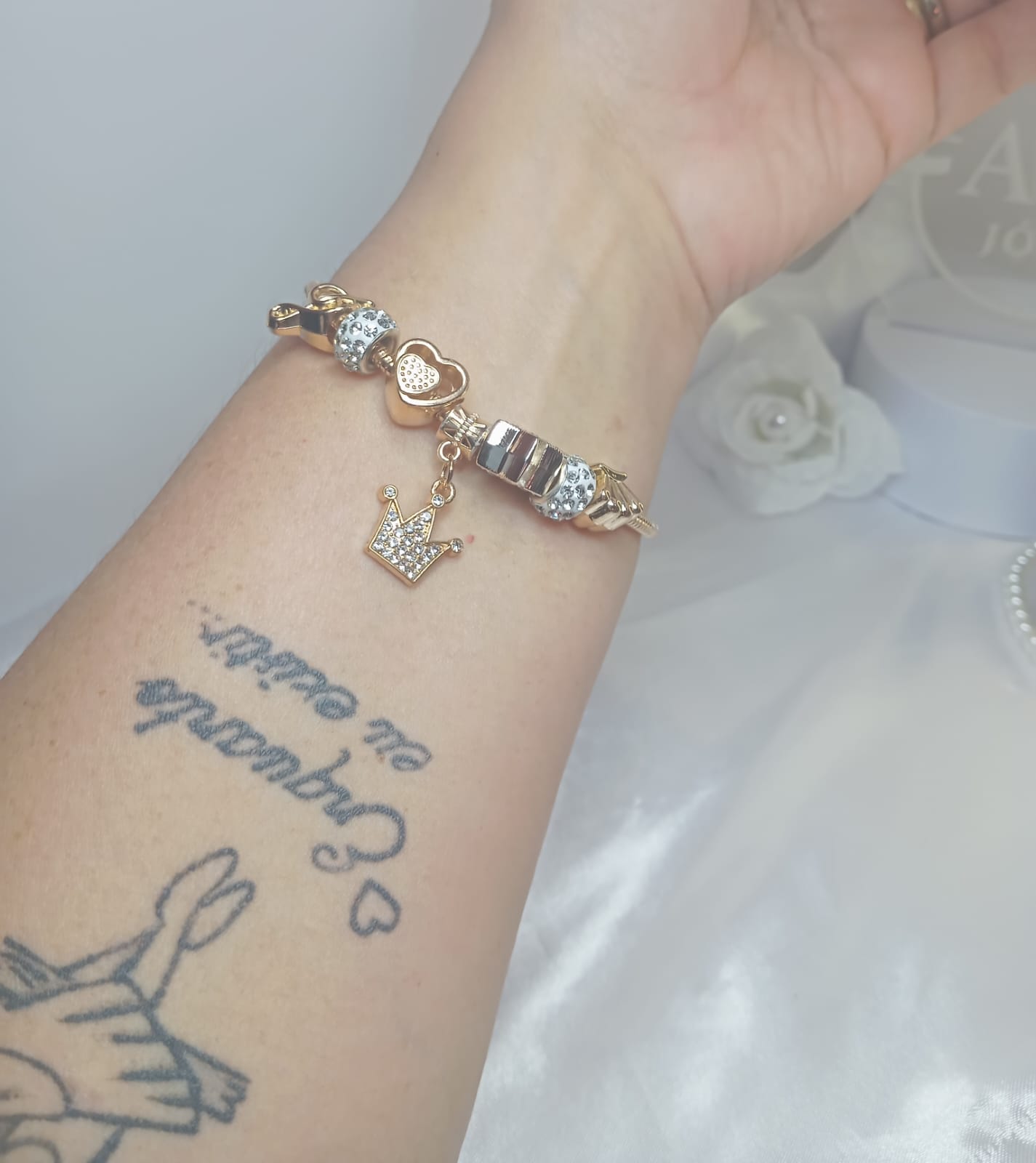 Pulseira com Berloques Folhado a Ouro