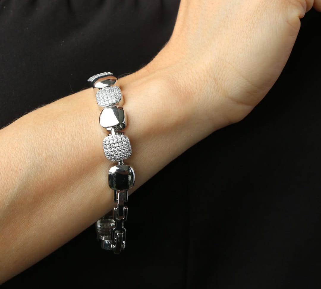 Pulseira Elos Quadrados Cravejado e Liso Banhado a Ródio Br