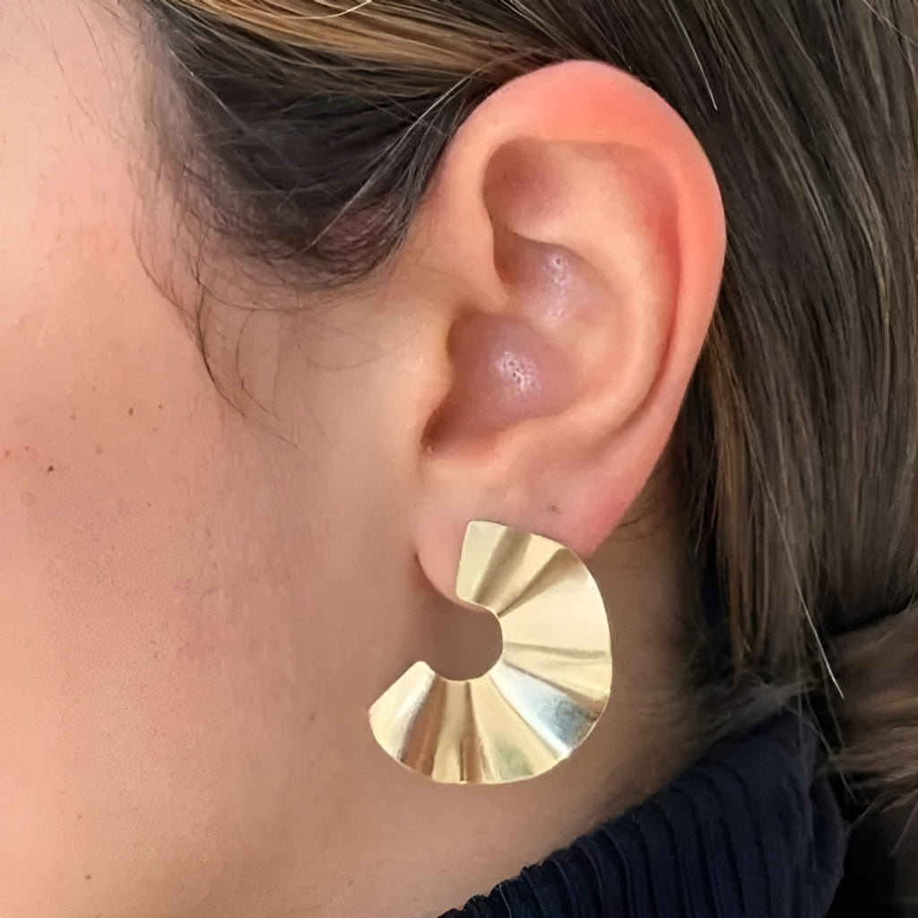 Brinco Arco Martelado Semi Jóia Ouro 18k