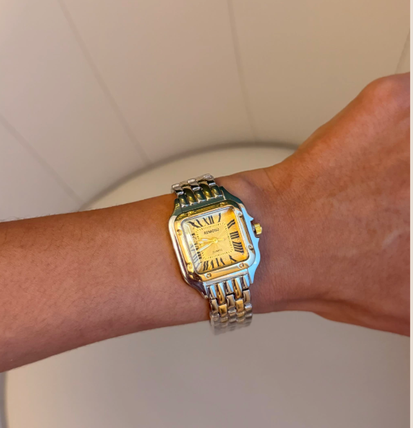 Relógio quadrado dourado e prata inspiração CT