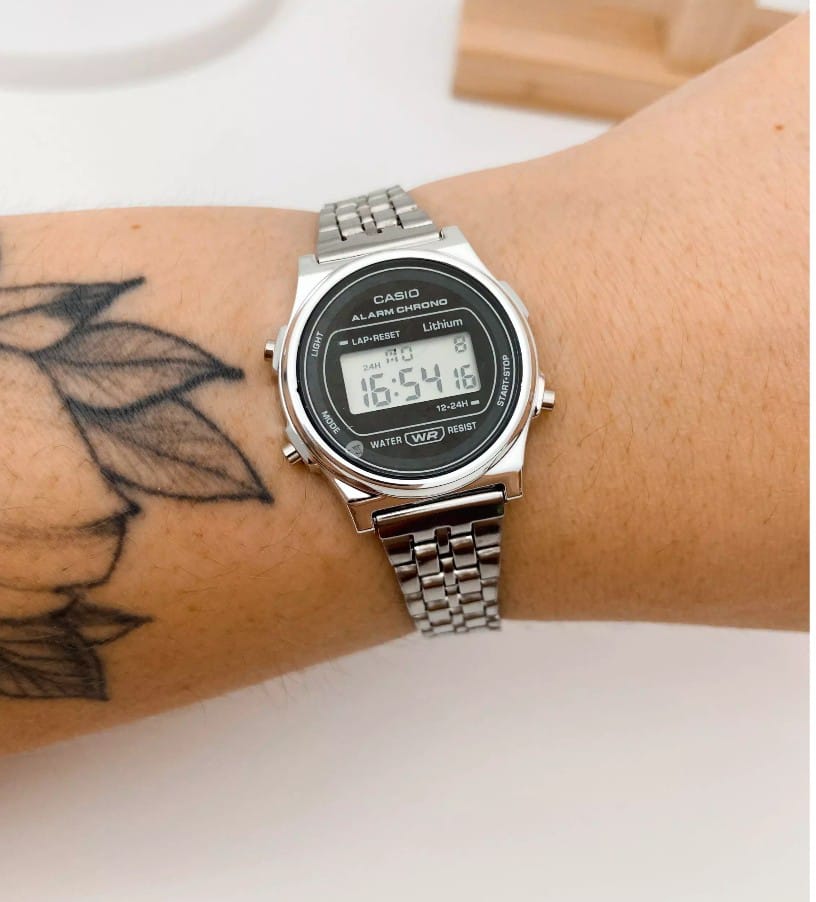 Relógio Retrô Mini Redondo Insp Casio - Prata com Preto