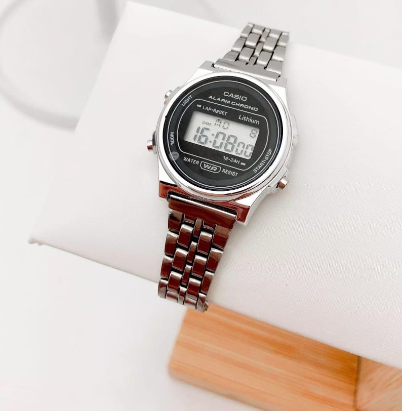 Relógio Retrô Mini Redondo Insp Casio - Prata com Preto