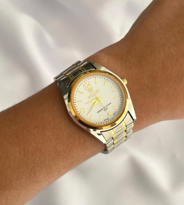 Relógio vintage M redondo fundo branco dois banhos