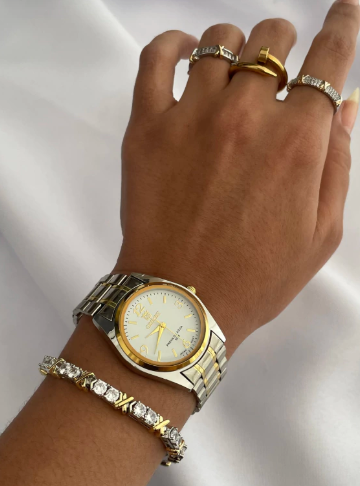 Relógio vintage M redondo fundo branco dois banhos