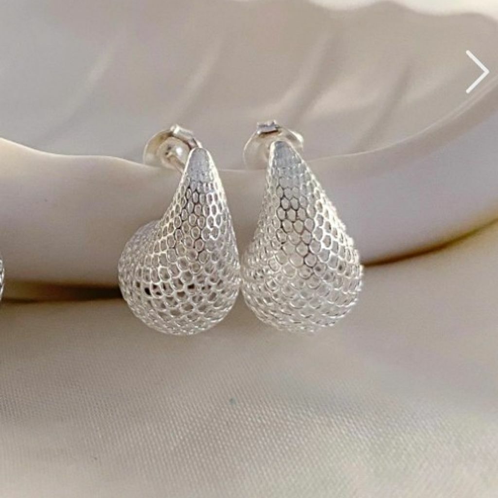 Brinco Gota de Renda Italiana Média Prata Pura