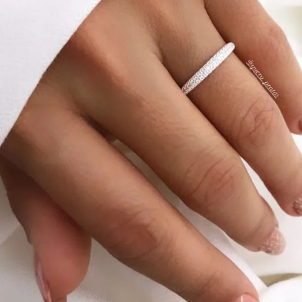 Anel aparador meio cravejado prata 925