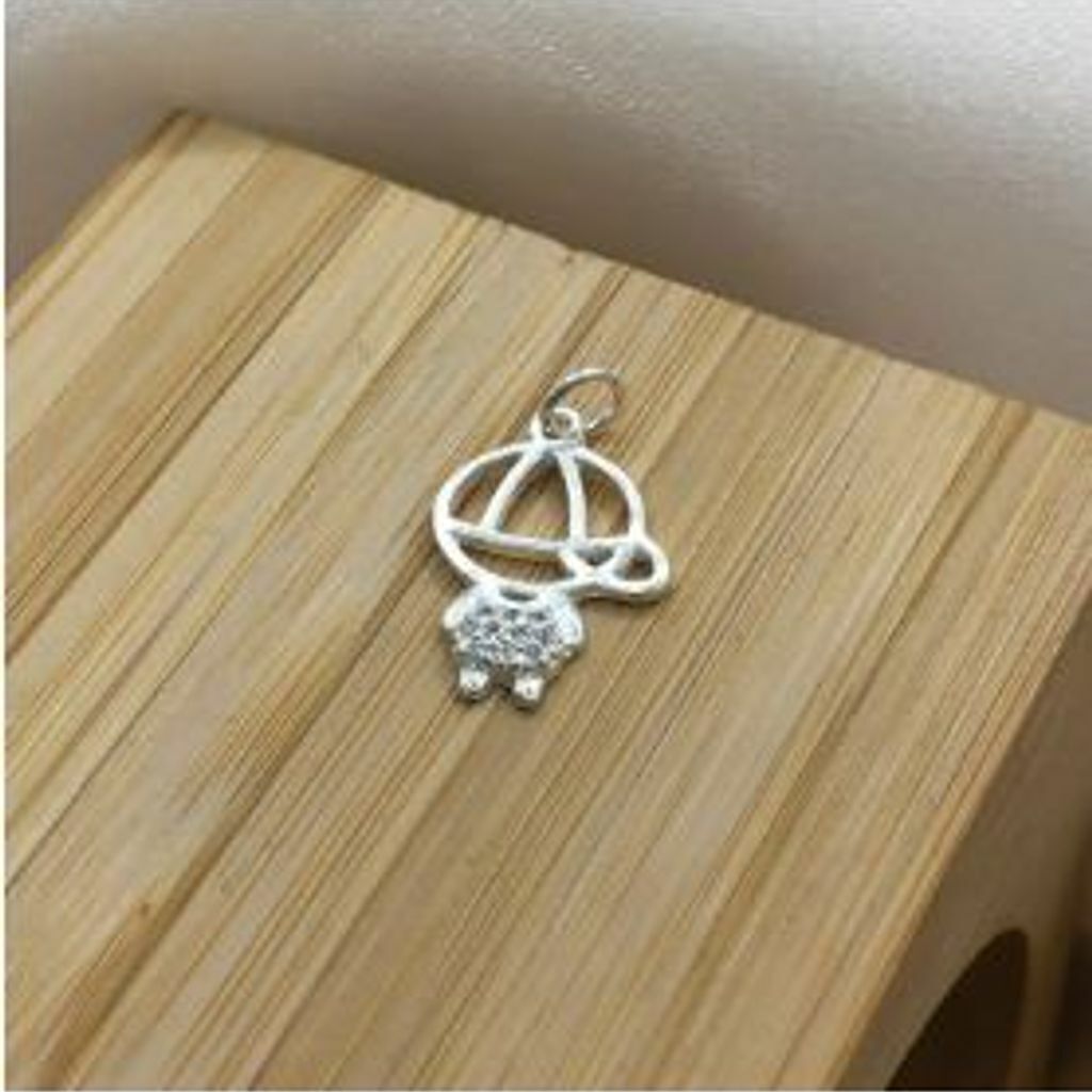 Pingente Menino ou Menina com Roupa Cravejada