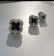 Brinco Trio Trevos Cravejado em Zircônia