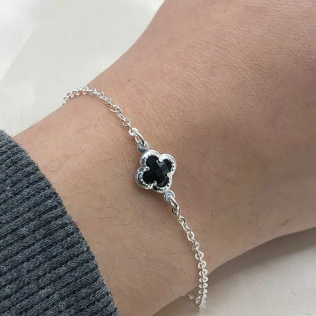 Pulseira de prata 925 com pingente central trevo preto 8mm