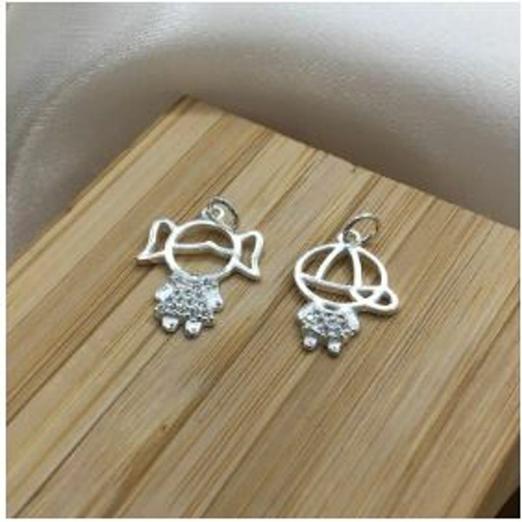 Pingente Menino ou Menina com Roupa Cravejada