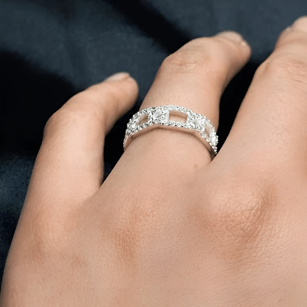 Anel de prata 925 entrelaçado cravejado