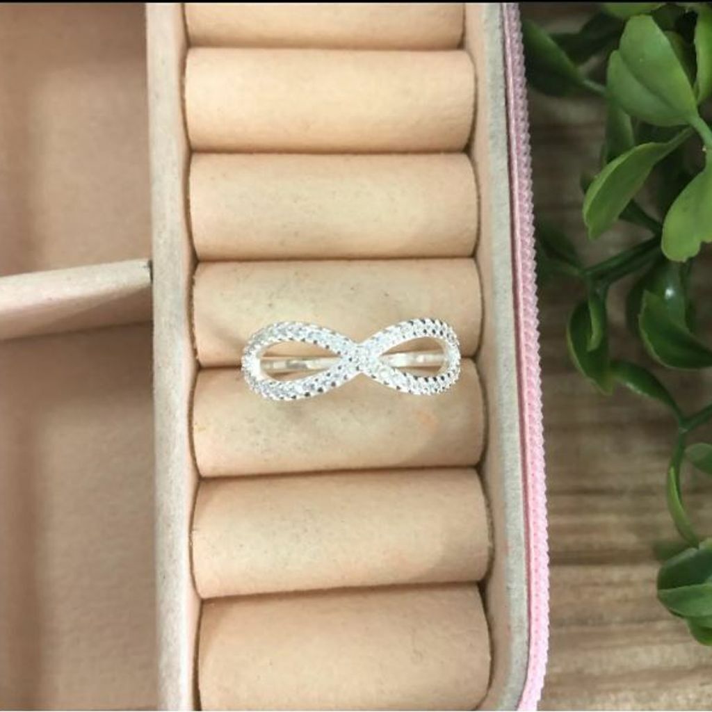 Anel Cravejado Infinito