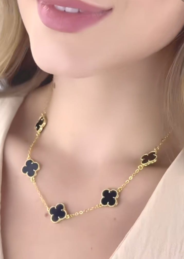 Conjunto Colar 5 Trevos + Pulseira 3 Trevos Banhado a Ouro Inspiração VG