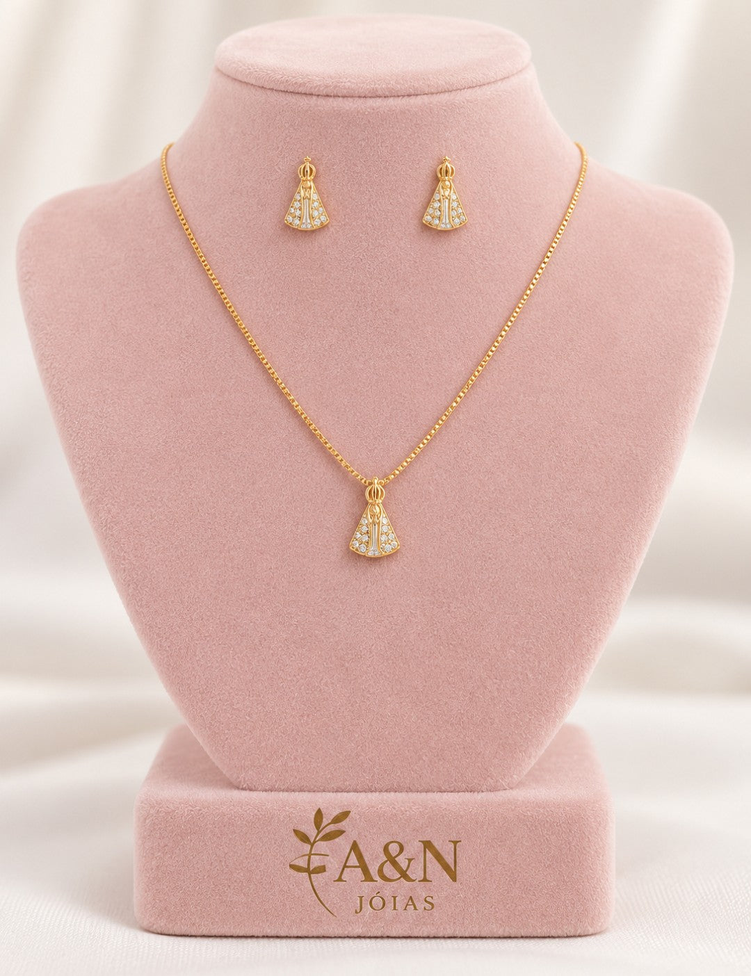 CONJUNTO NOSSA SENHORA MICRO ZIRCÔNIA BANH. OURO e RÓDIO