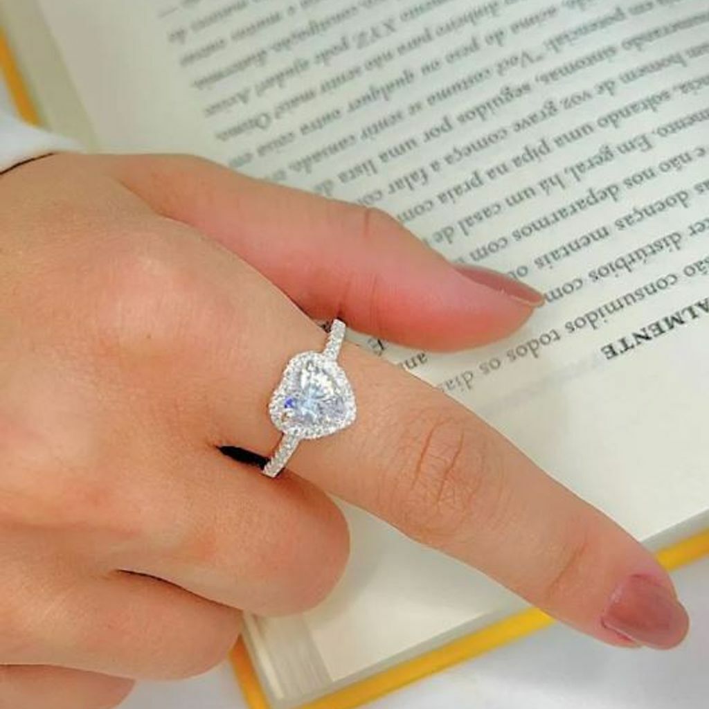 Anel Cravejado com Coração Zircônia 6mm