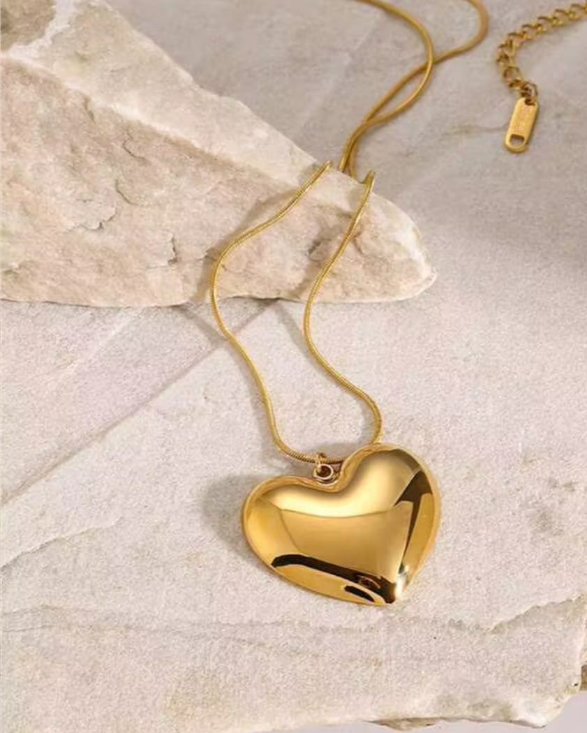 Gargantilha Coração Liso 18mm Banhado a Ouro