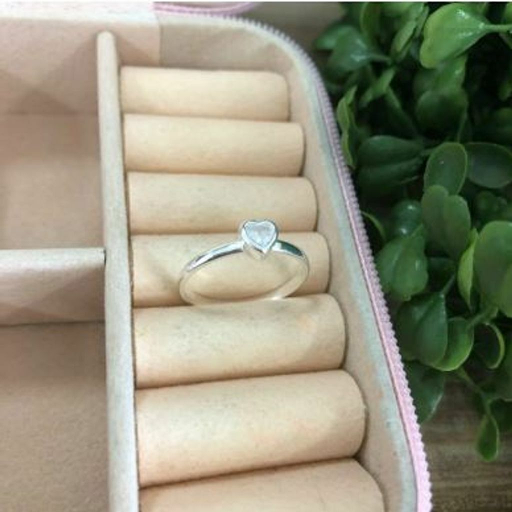 Anel Coração Cravação Inglesa com Ponto de Luz