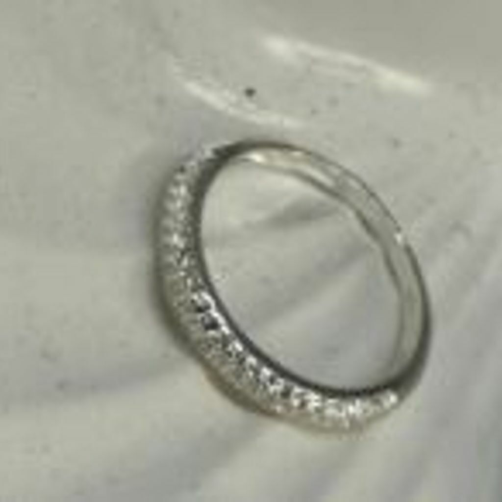 Anel Cravejado com Pedras Zircônias meia Aliança