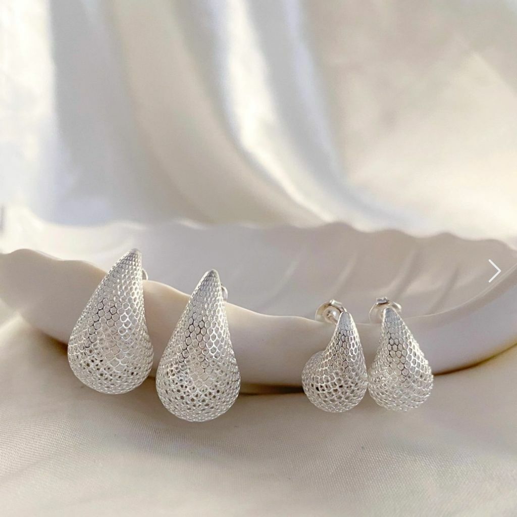 Brinco Gota de Renda Italiana Média Prata Pura