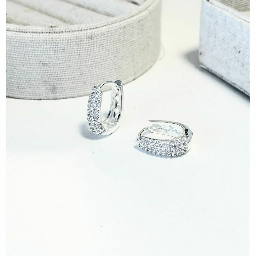 Brinco Oval Cravejada Prata Pura
