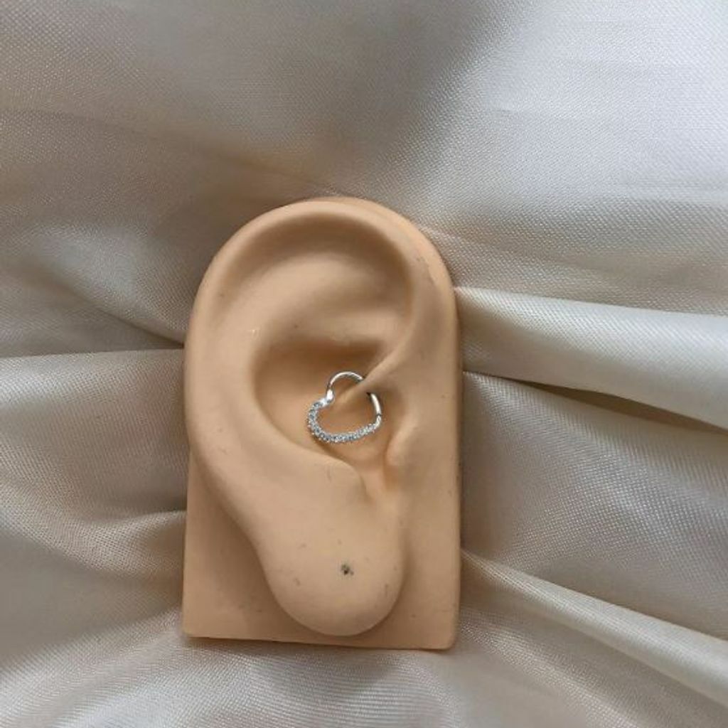 Piercing Furo Coração Cravejado Lado Modelos Direito Esquerdo