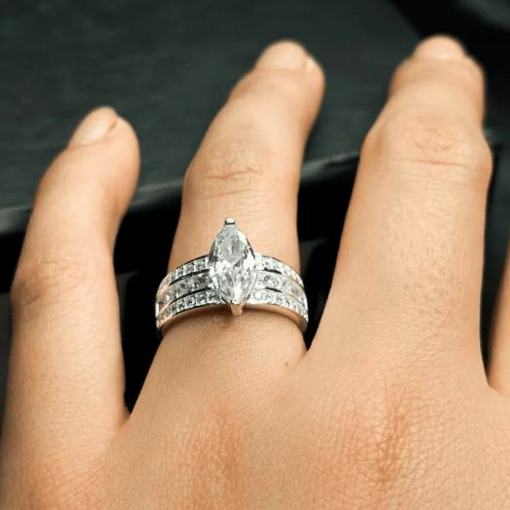 Anel de prata 925 3 filetes cravejado com pedra navete cristal