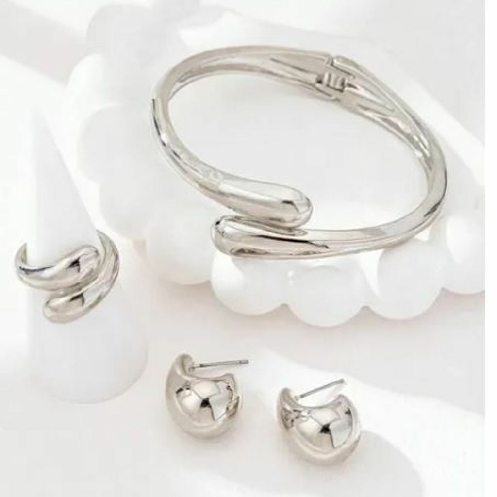 Conjunto Gota Anel, Brinco, Bracelete Banhada a Prata