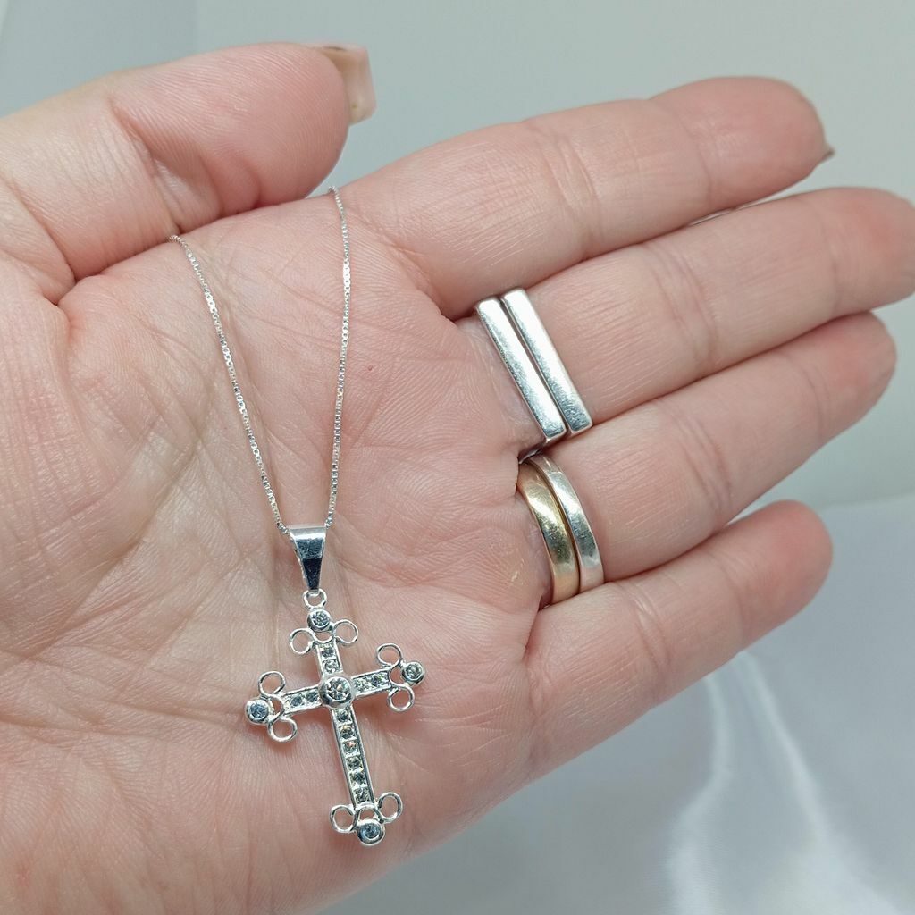 Corrente com Crucifixo Cravejado Banhado a Ródio
