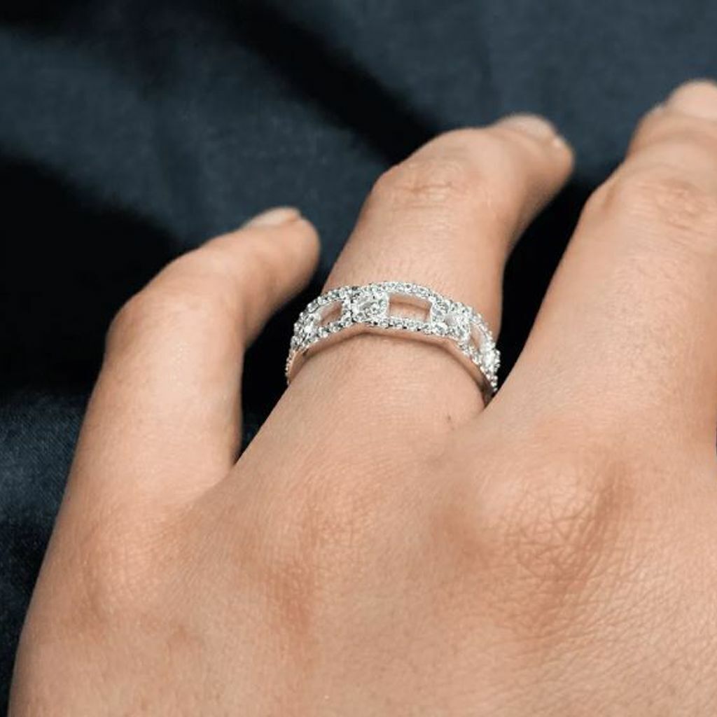 Anel de prata 925 entrelaçado cravejado