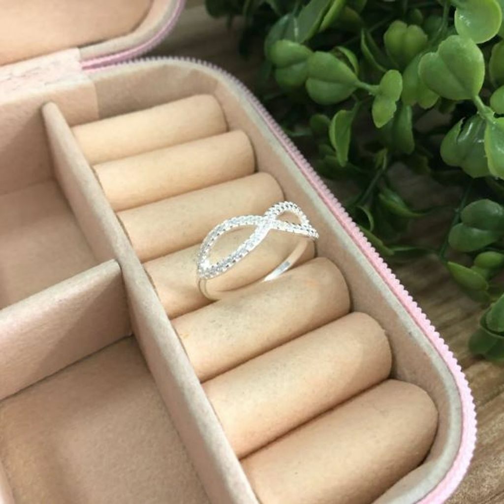 Anel Cravejado Infinito