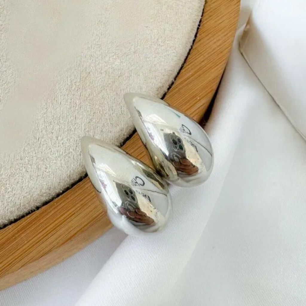 Brinco Gota Semi Jóia Banhado a Prata Grande