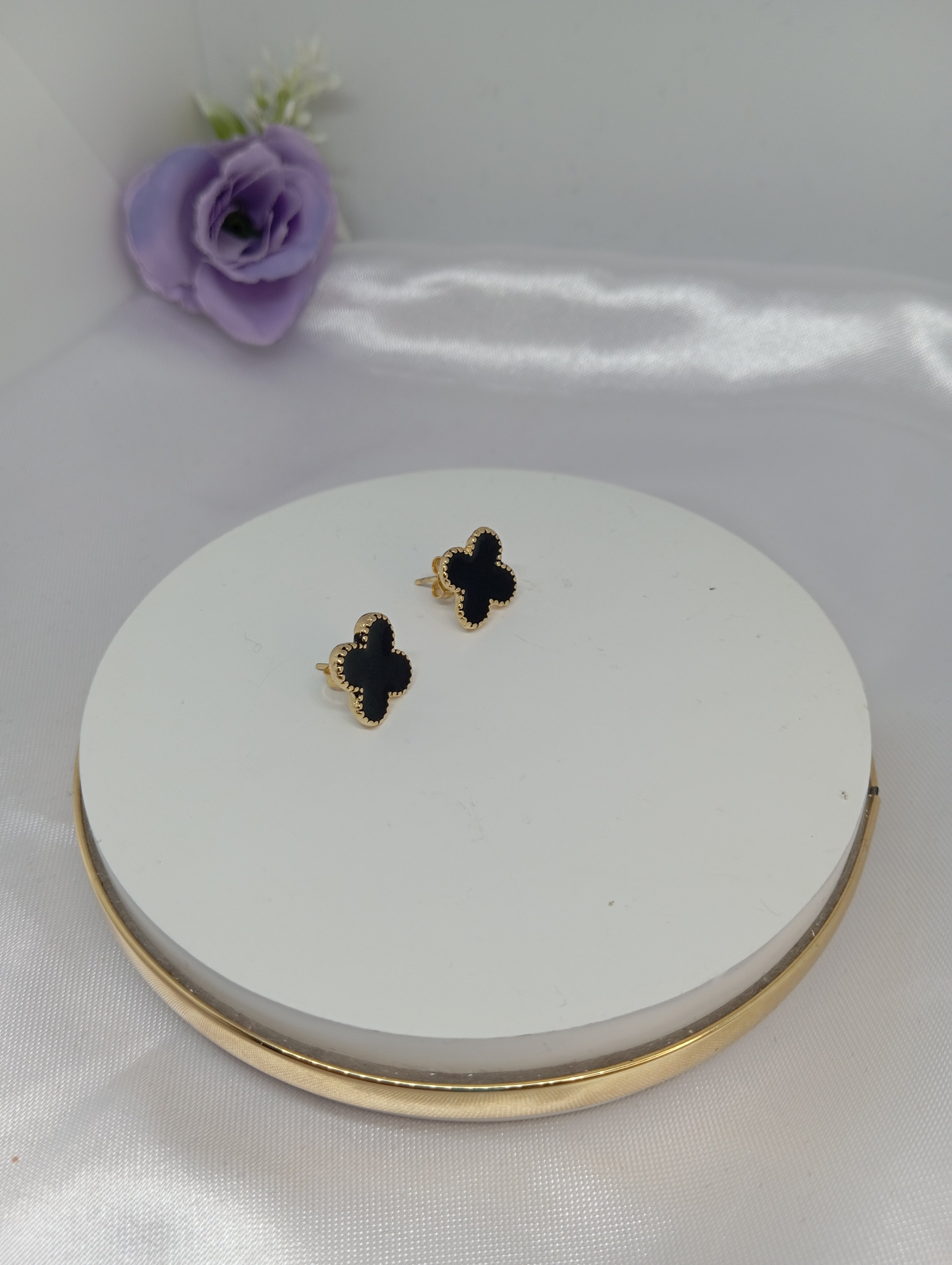 Brinco Trevo Preto Inspiração VG Semi Jóia Ouro 18k