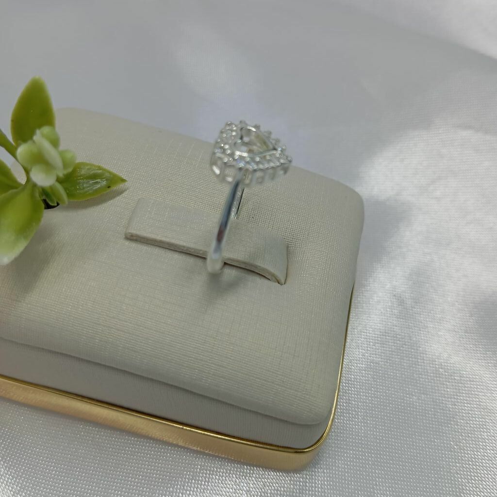 Anel Coração Vazado C/ Borda Cravejada Tam. 19