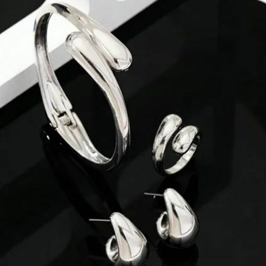 Conjunto Gota Anel, Brinco, Bracelete Banhada a Prata
